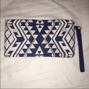 🤩Aztec blue & white wristlet with snap clasp